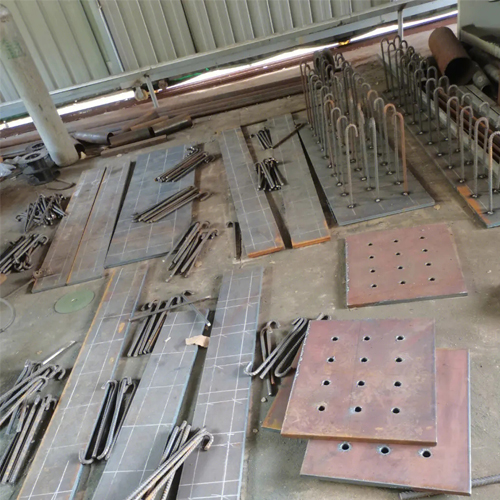 有哪些其他因素会影响思茅预埋件位置的确定？